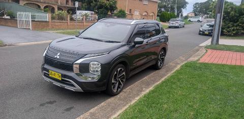 Mitsubishi OUTLANDER 2024