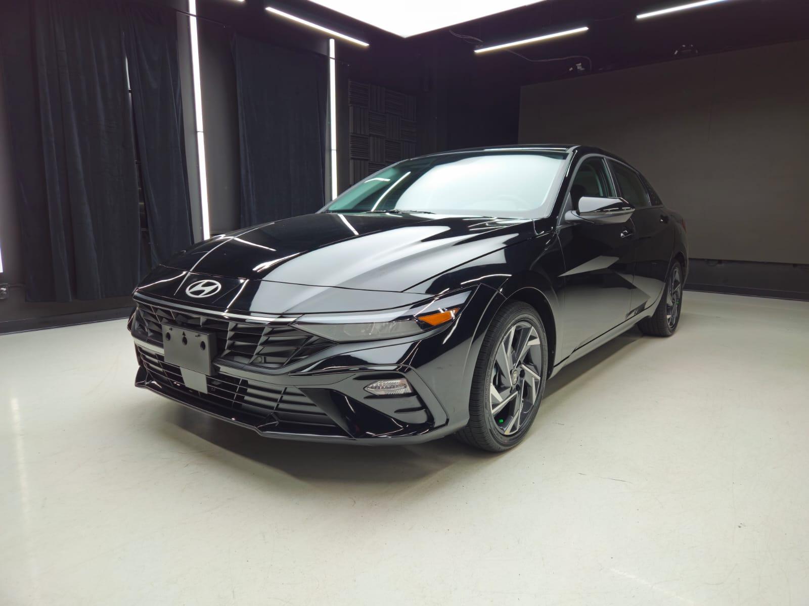 Hyundai Elantra Hybrid 2026 in 