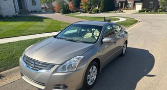 Nissan Altima 2012 — Car rental alternative in Louisville, KY