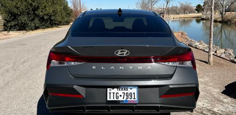 Hyundai Elantra 2024