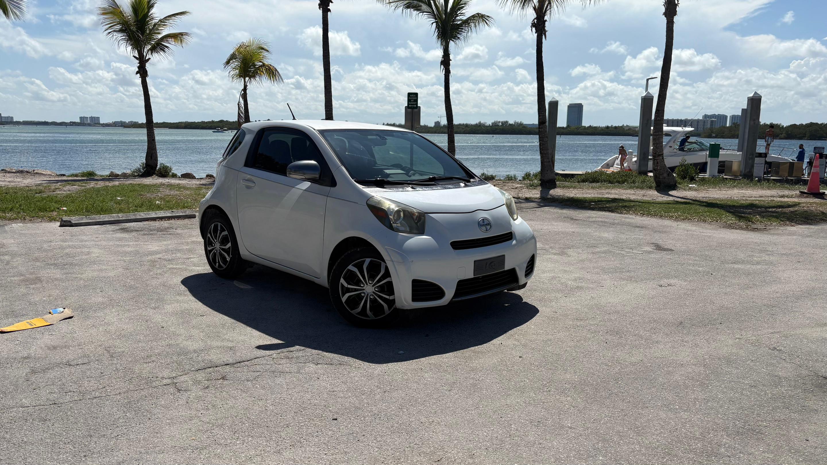 Scion iQ 2013 in Hialeah, FL
