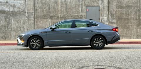 Hyundai Sonata Hybrid 2026
