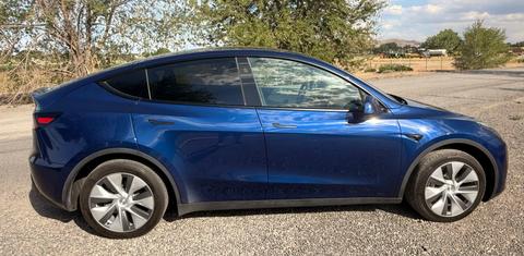 Tesla Model Y 2024