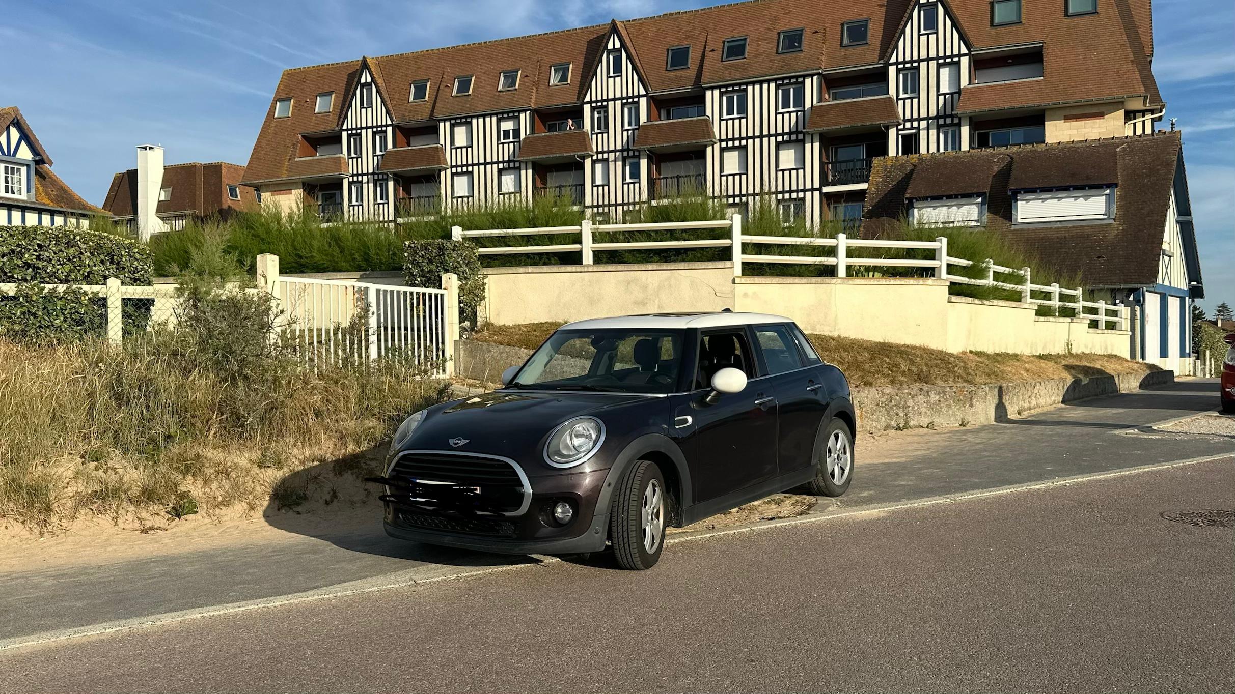 MINI HATCH 5 PORTES 2015 in Fleury-sur-orne