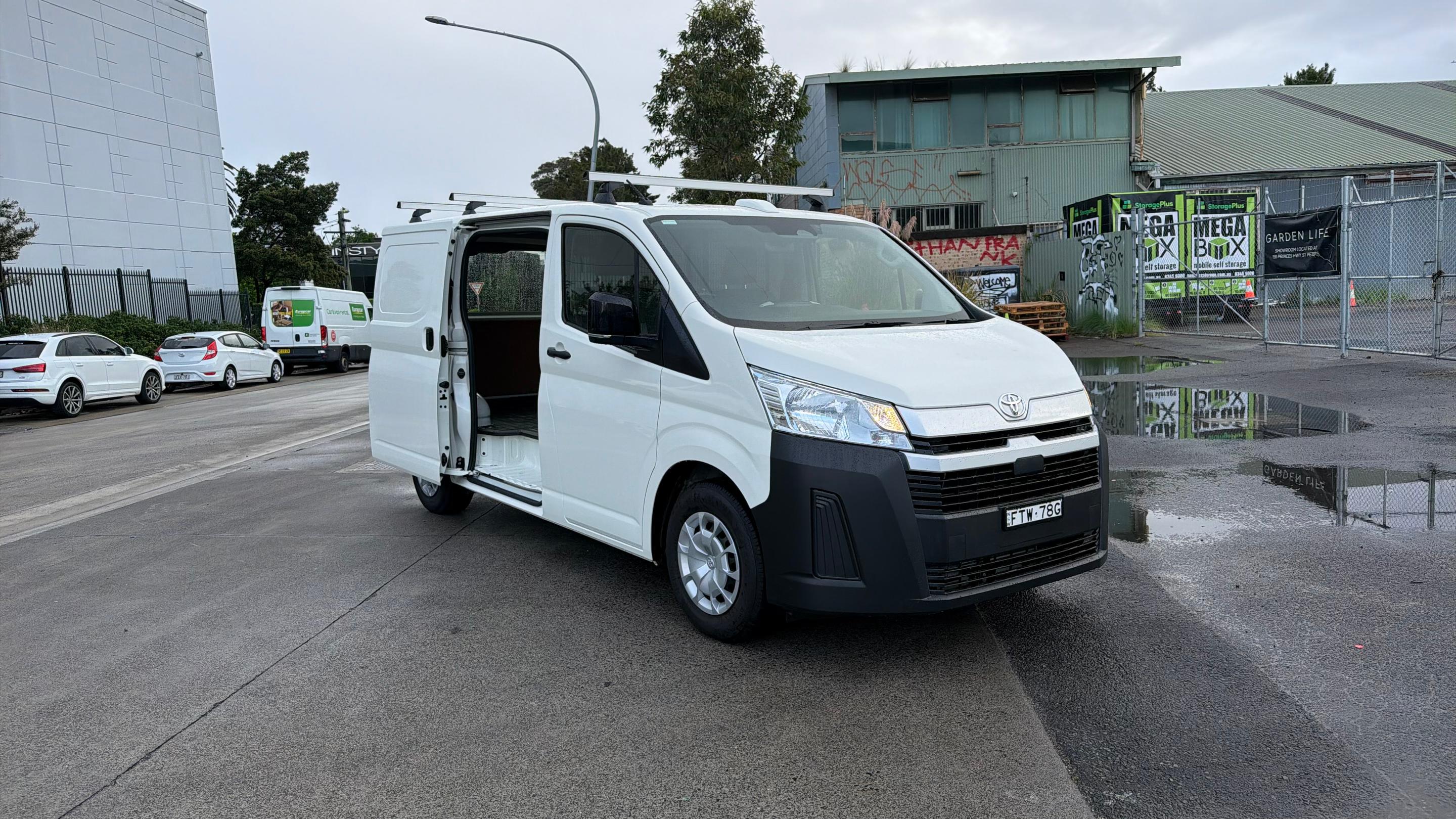 Toyota HIACE 2025 in Mascot