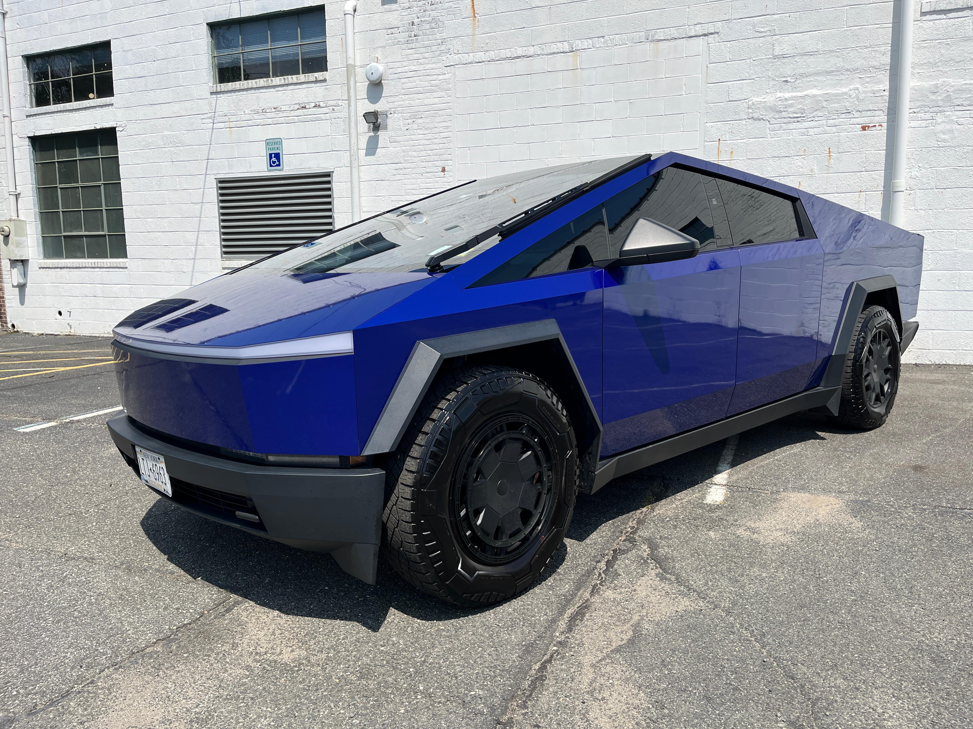 Tesla Cybertruck 2024 in Lynbrook, NY