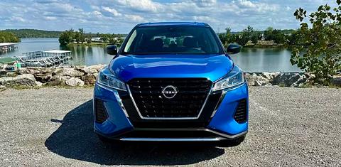 Nissan Kicks Play 2025