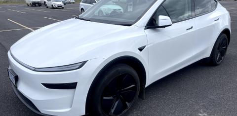 Tesla MODEL Y 2025