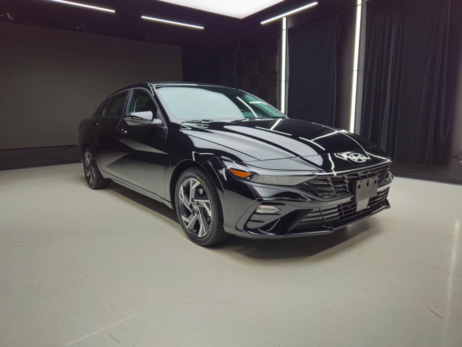 Hyundai Elantra Hybrid 2026 in 