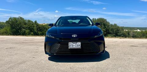 Toyota Camry Hybrid 2026