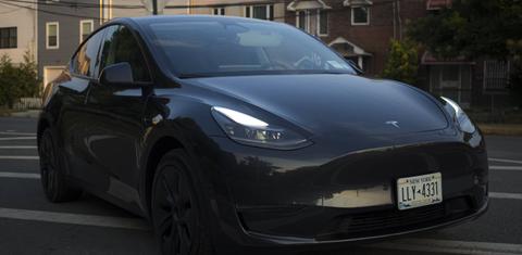 Tesla Model Y 2024