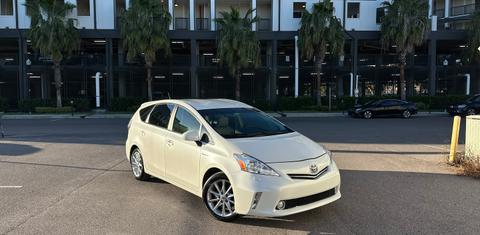 Toyota Prius v 2014