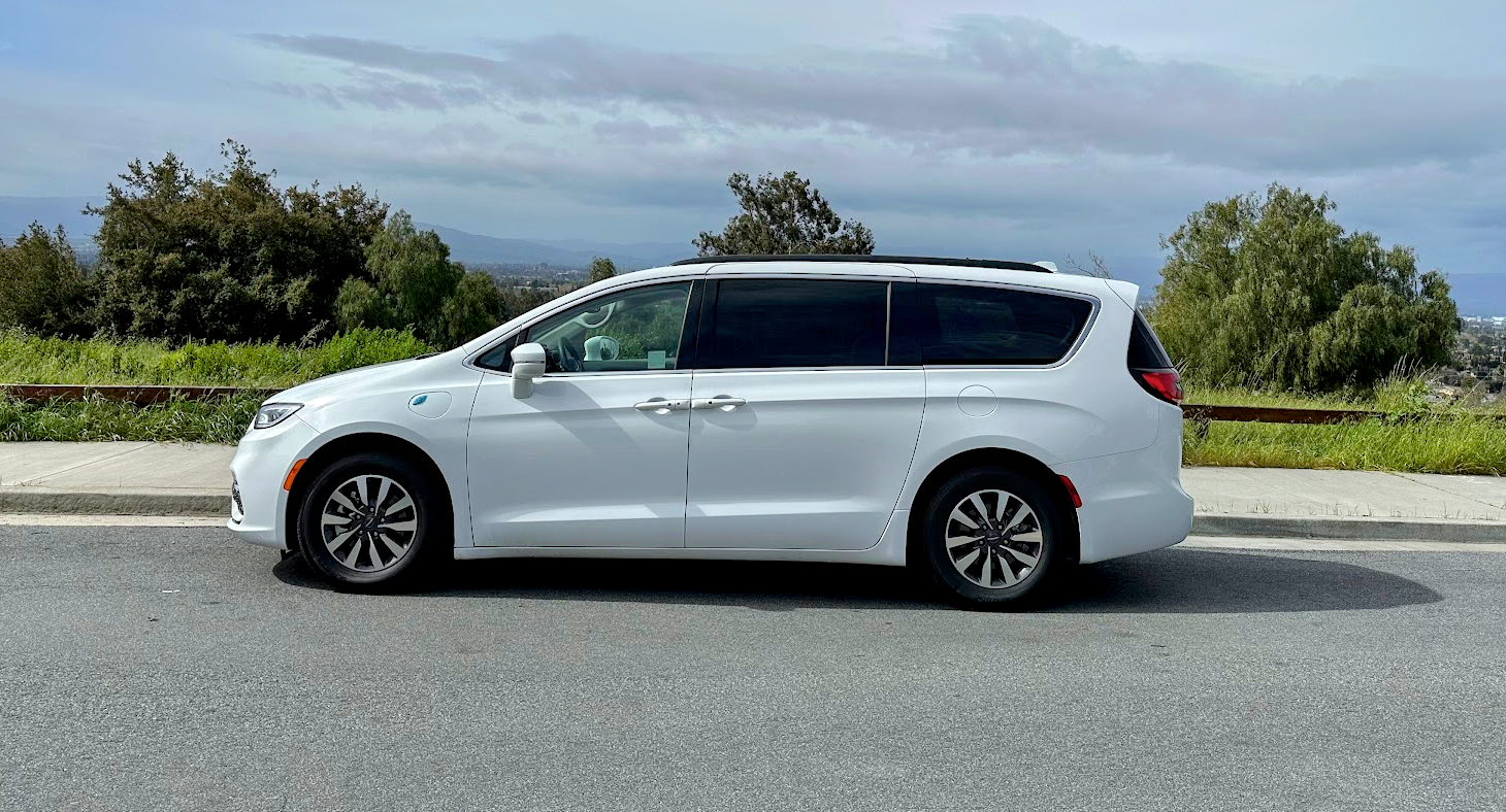 Chrysler Pacifica 2022 in 