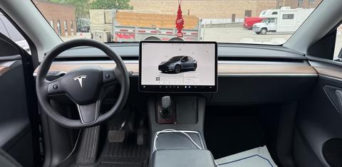 Tesla Model Y 2024