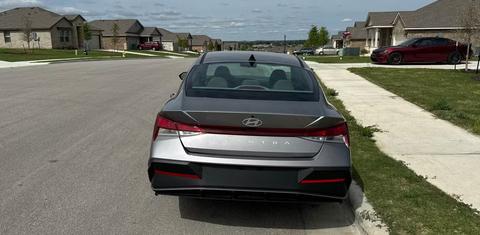 Hyundai Elantra 2024