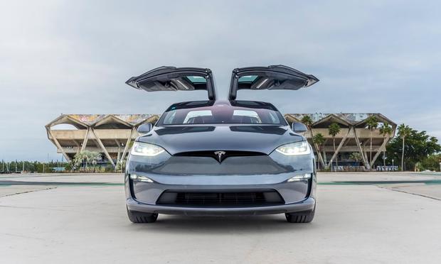 Tesla Model X 2024