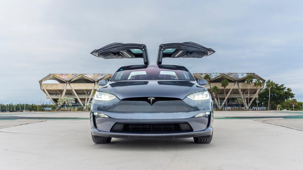 Tesla Model X 2024 in Miami Springs, FL