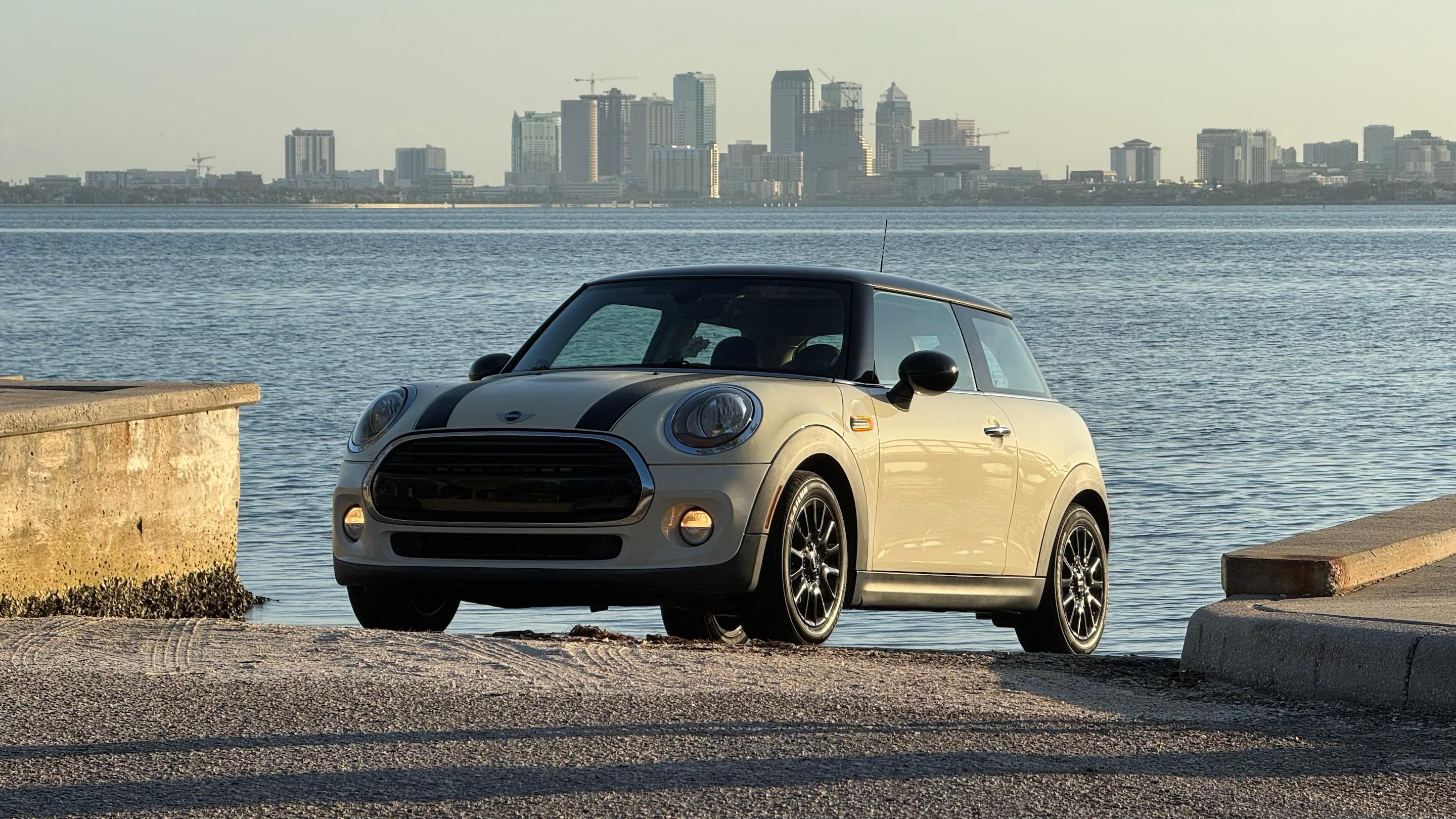 MINI Hardtop 2 Door 2016 in Tampa, FL
