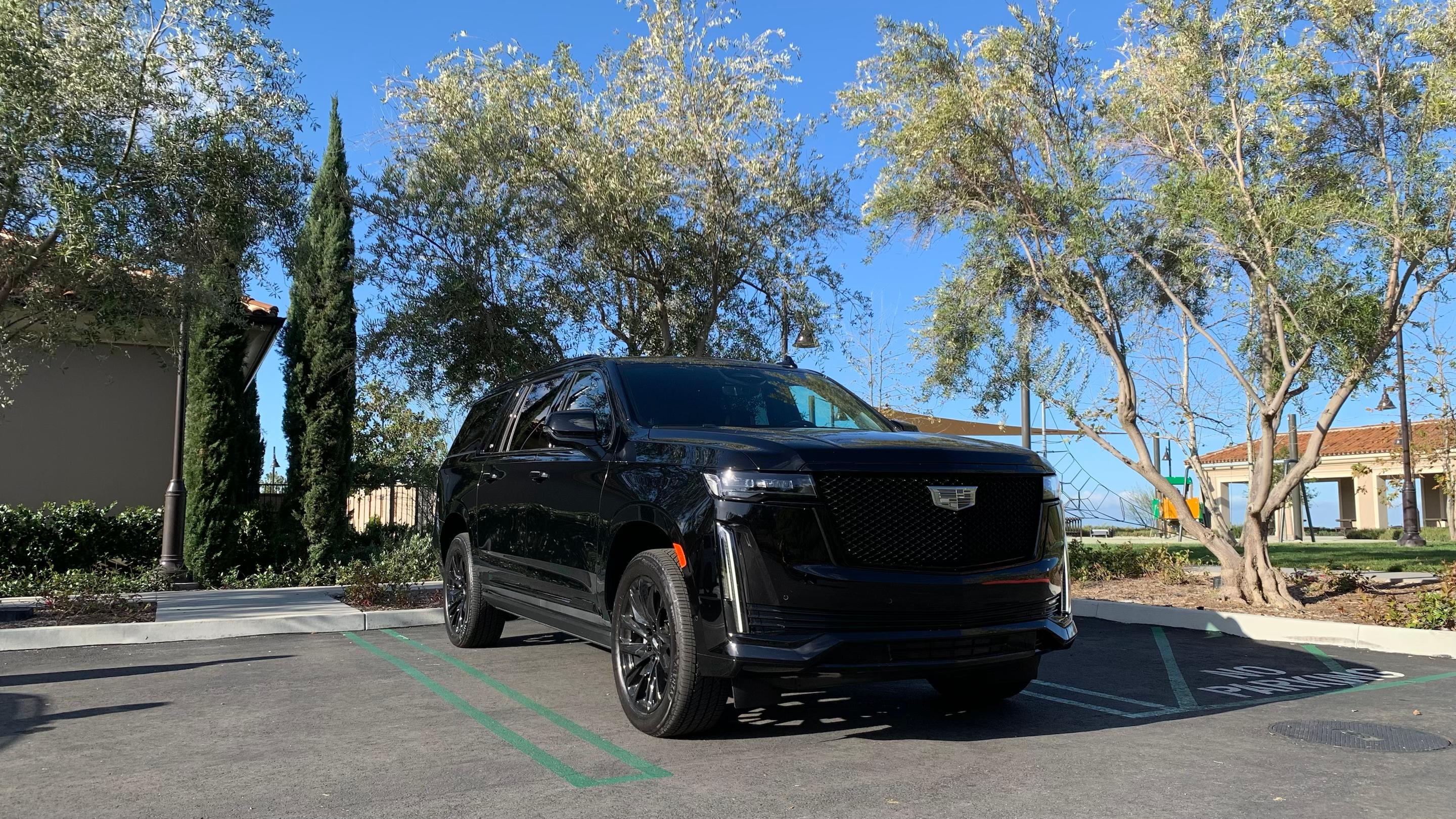 Cadillac Escalade ESV 2023 in 