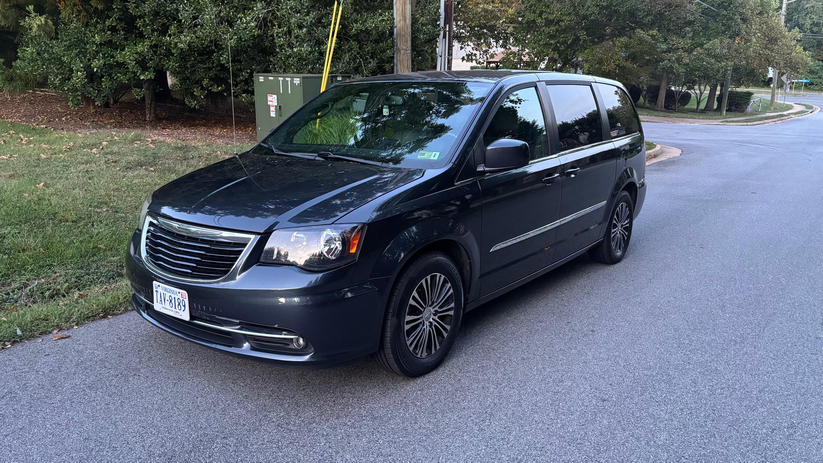 Chrysler Town & Country 2014 in Fairfax, VA