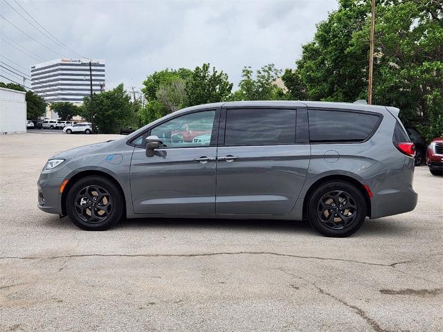 Chrysler Pacifica 2022 in 