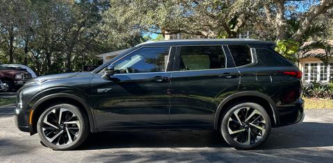 Mitsubishi Outlander PHEV 2023