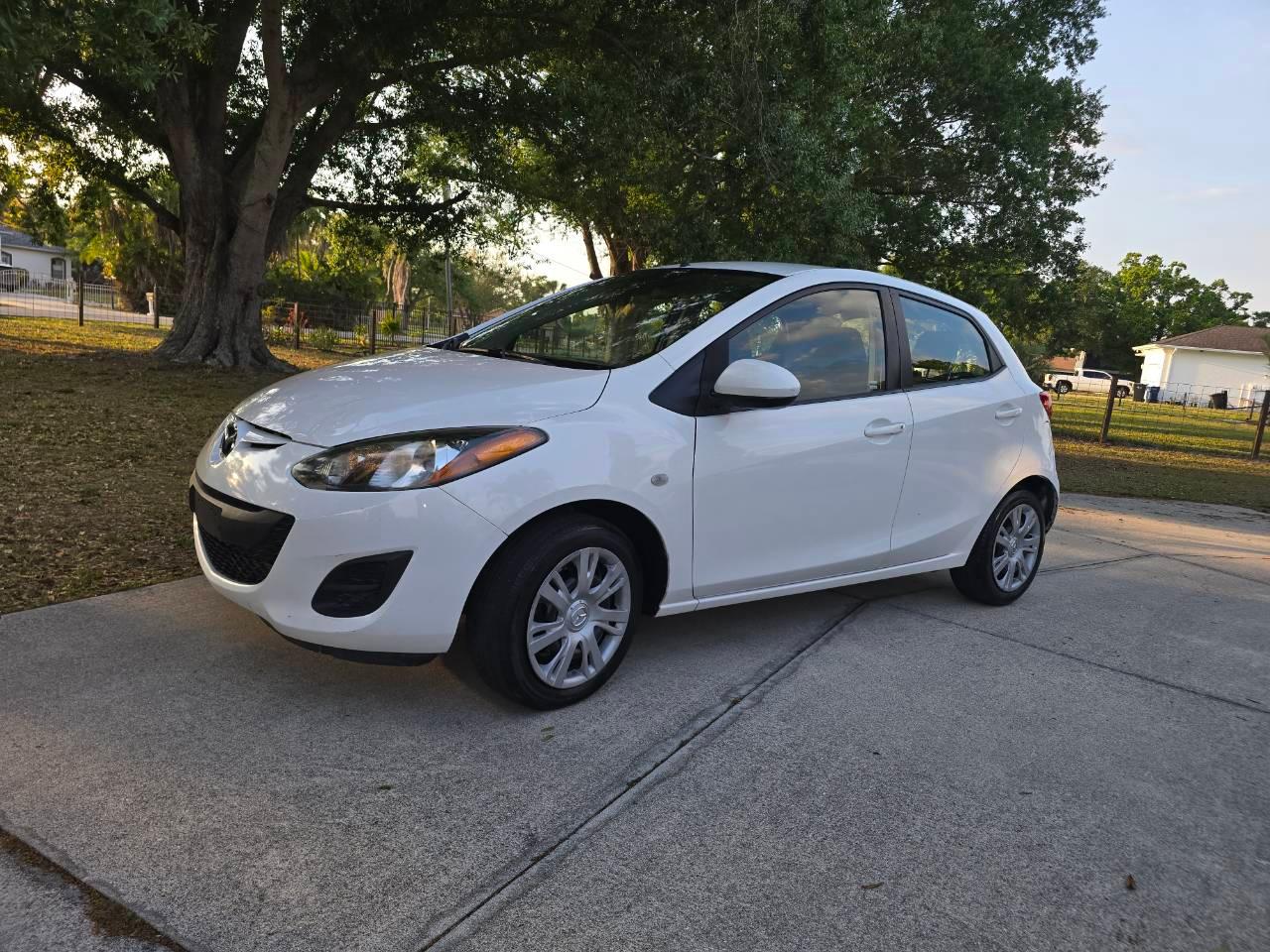 Mazda Mazda2 2014 in 