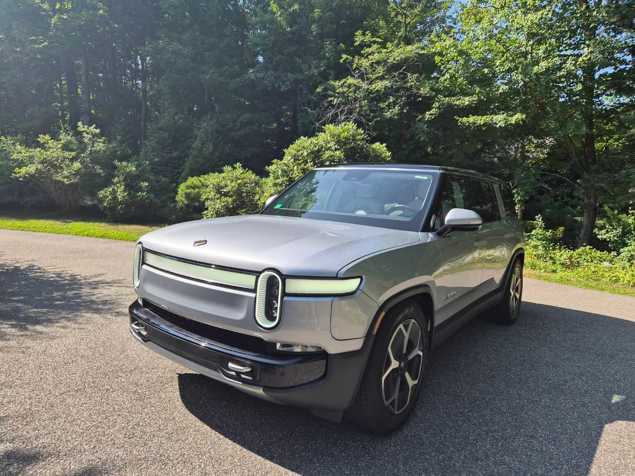 Rivian R1S 2024 in Weston, MA
