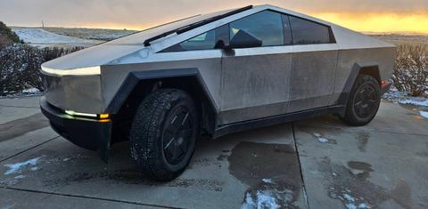 Tesla Cybertruck 2026