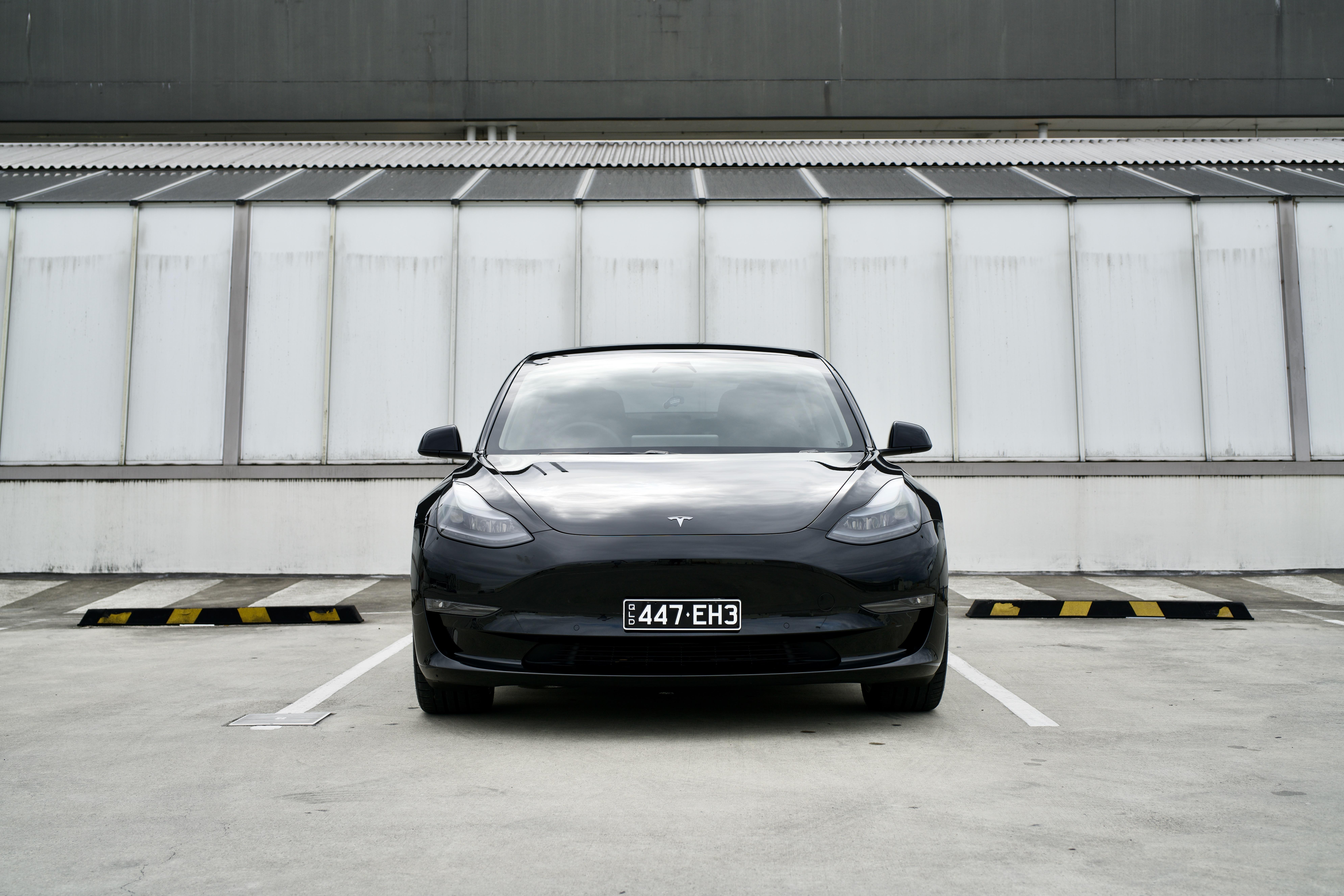 Tesla MODEL 3 2022 in 