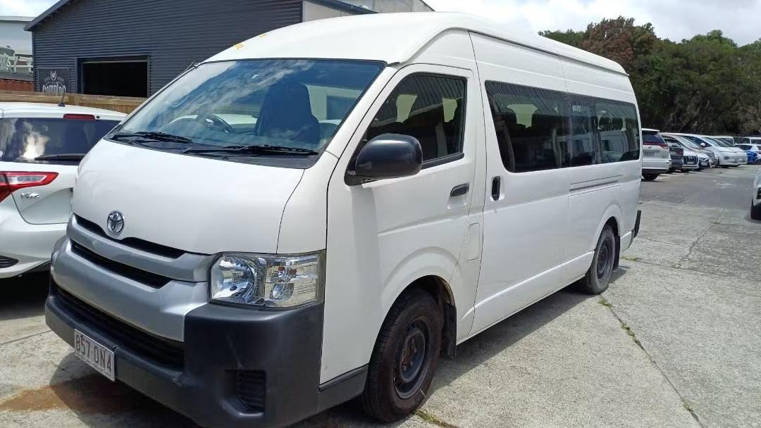 Toyota HIACE 2015 in Austral