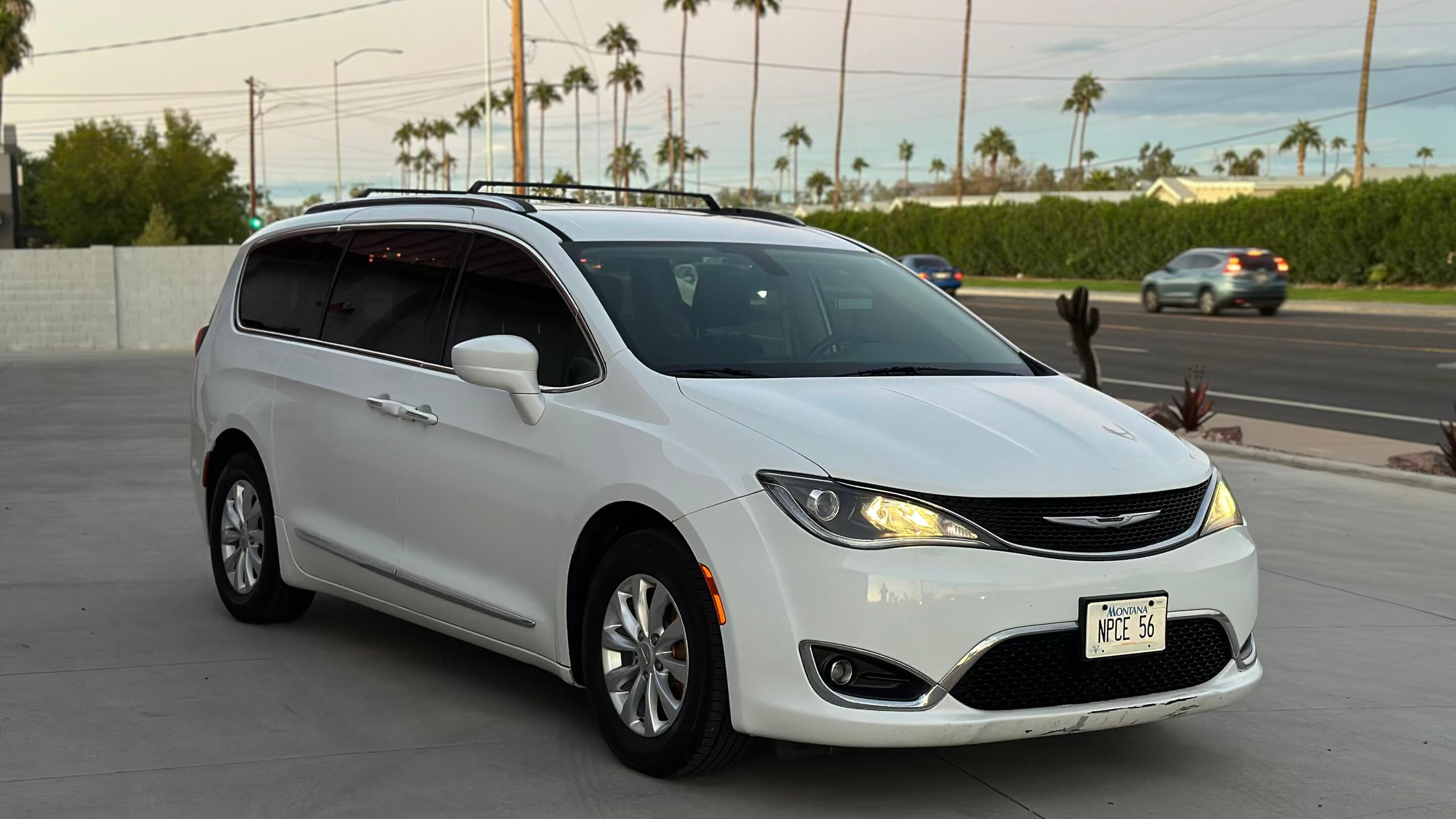 Chrysler Pacifica 2018 in 