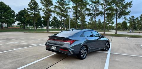 Hyundai Elantra Hybrid 2025