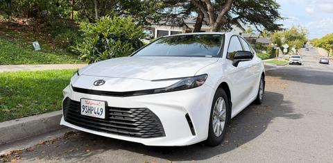 Toyota Camry Hybrid 2025