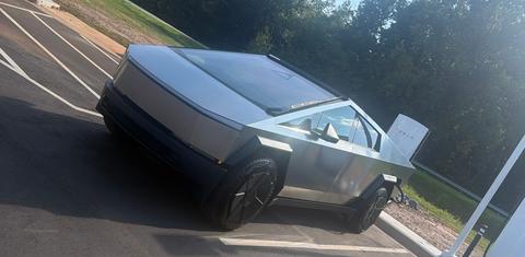 Tesla Cybertruck 2025