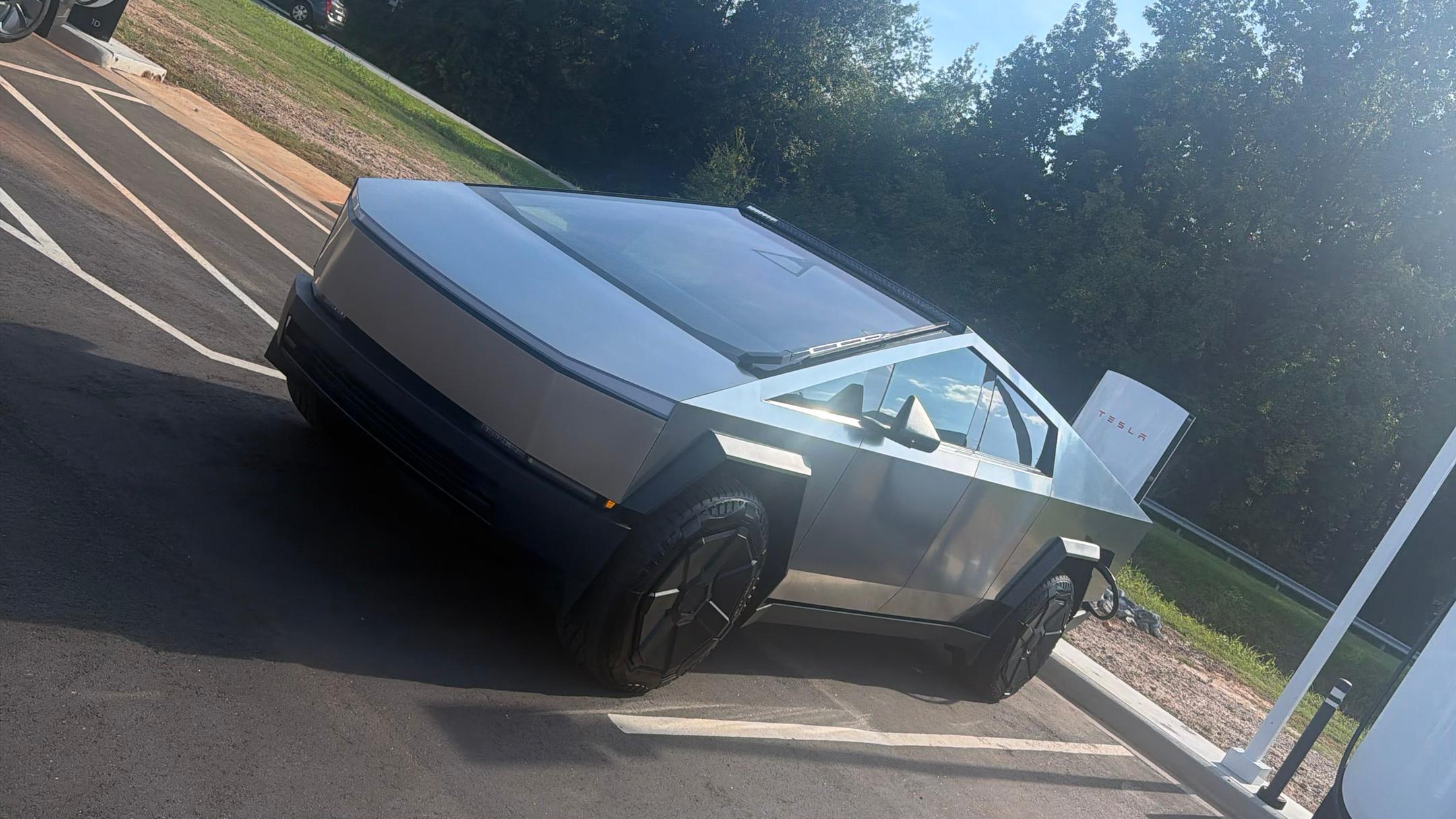 Tesla Cybertruck 2025 in Spartanburg, SC
