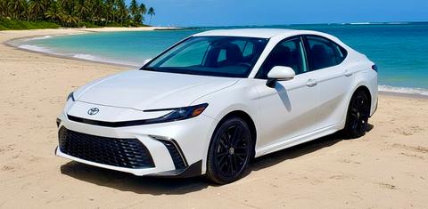 Toyota Camry Hybrid 2026