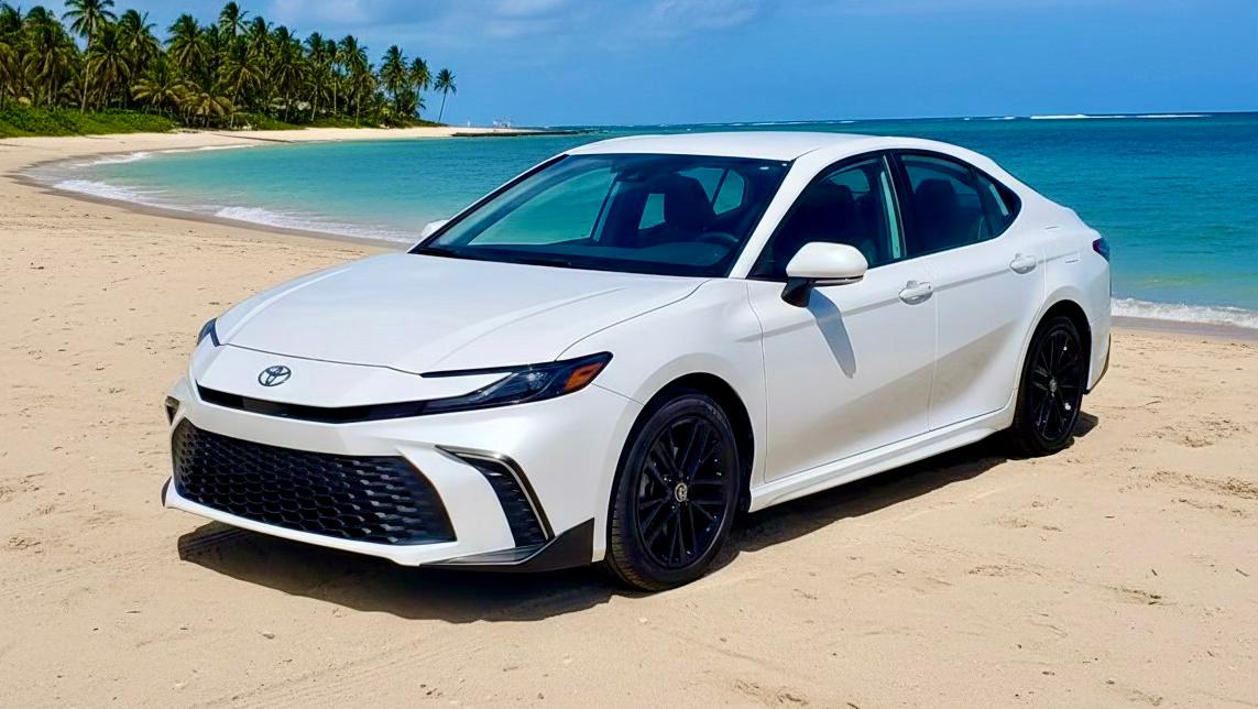 Toyota Camry Hybrid 2026 in 
