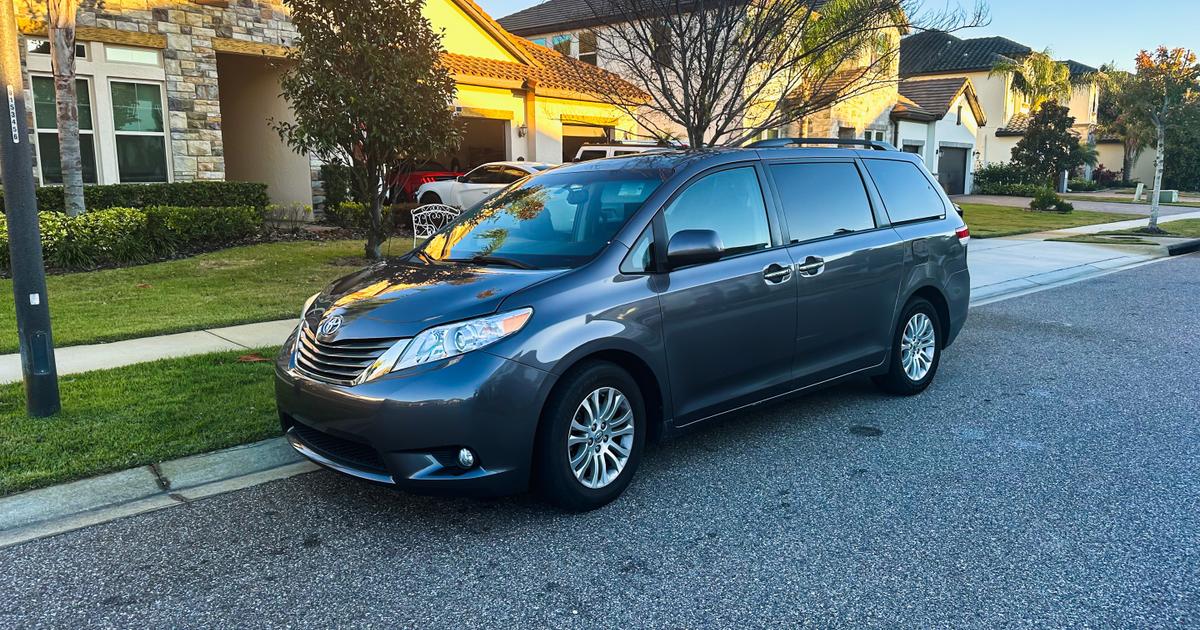 Toyota Sienna 2013 rental in Orlando, FL by Carlos G. Turo