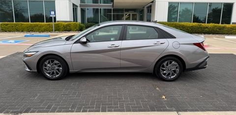 Hyundai Elantra 2024