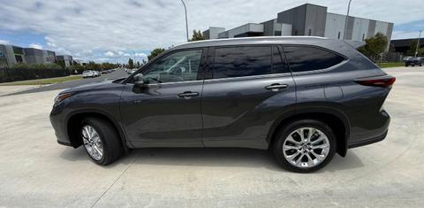 Toyota KLUGER 2025