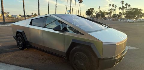 Tesla Cybertruck 2025