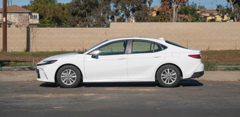 Toyota Camry Hybrid 2025