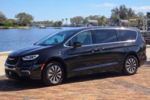 Chrysler Pacifica car