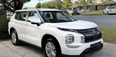 Mitsubishi OUTLANDER 2023