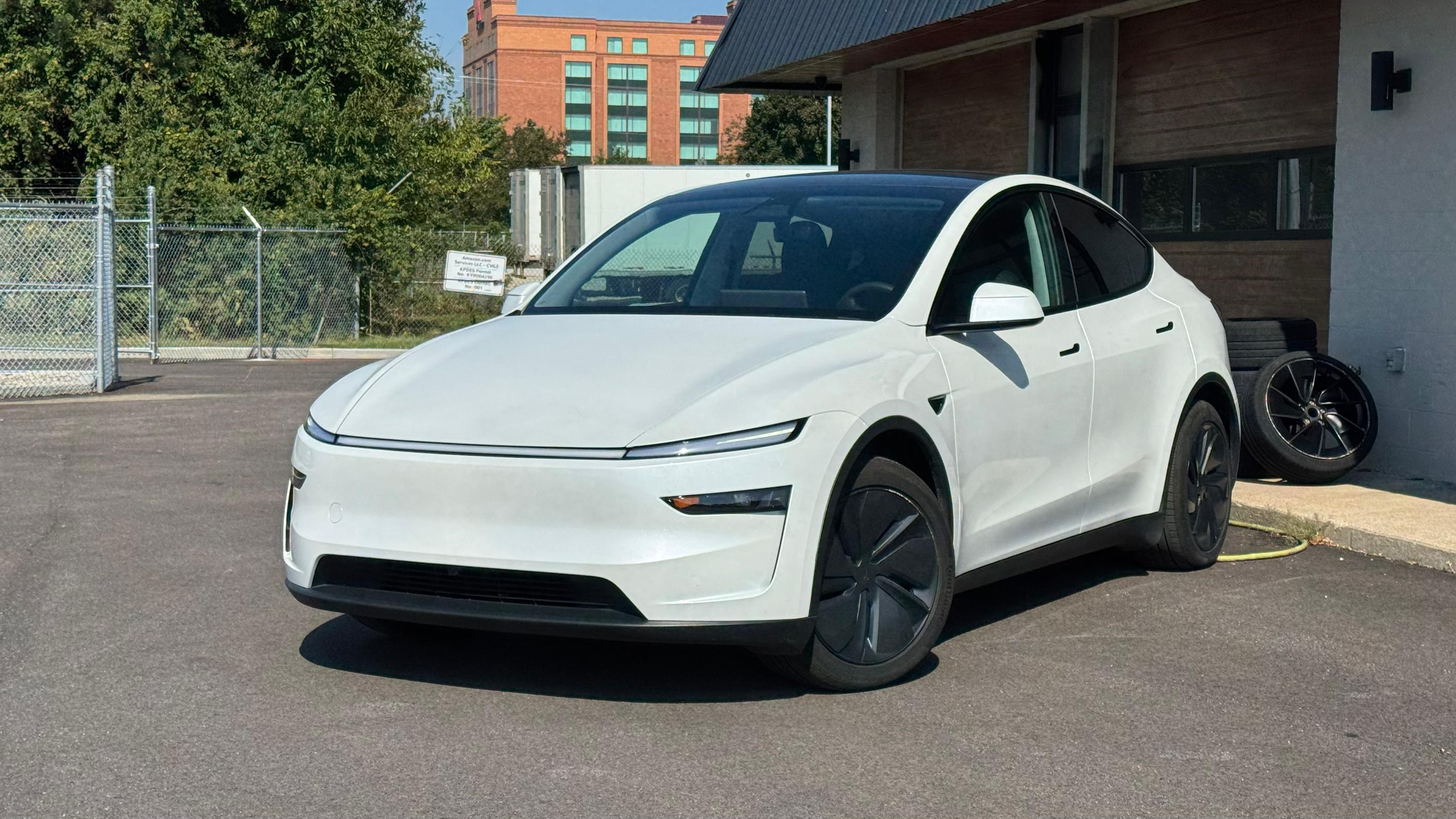 Tesla Model Y 2026 in Hebron, KY