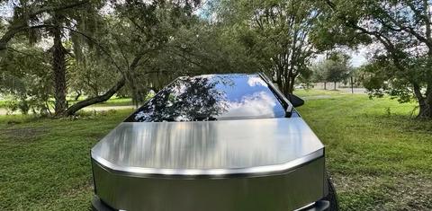 Tesla Cybertruck 2026