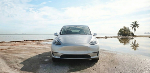 Tesla Model Y 2025