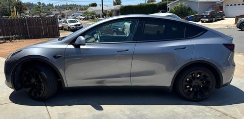 Tesla Model Y 2024