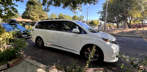 Toyota Sienna 2016